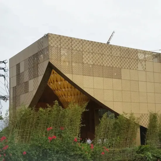 Индивидуальный алюминиевый шпон с различными специальными формами. Алюминиевая шпонированная стеновая панель.